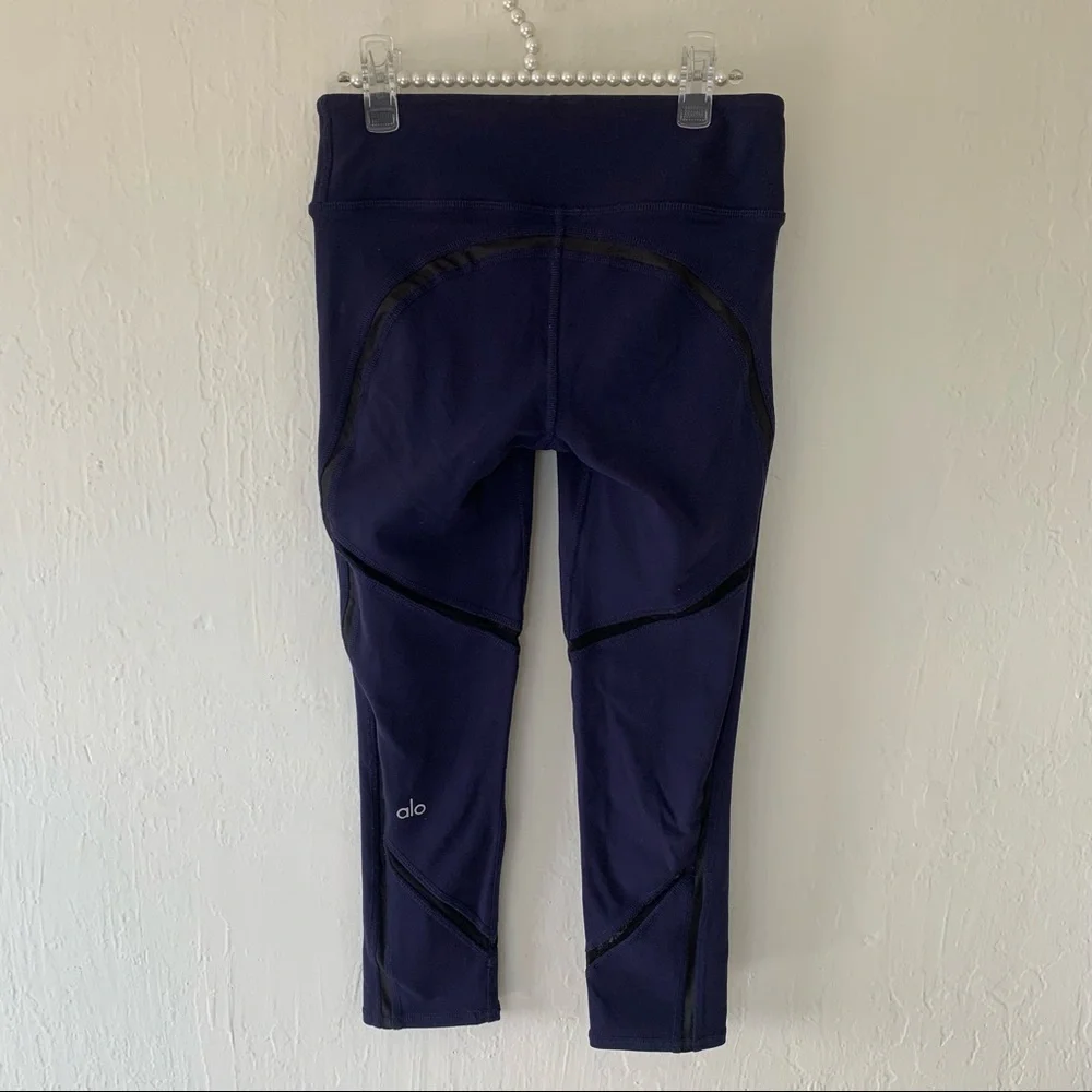 ALO Yoga Continuity Capri Legging In Rich Navy